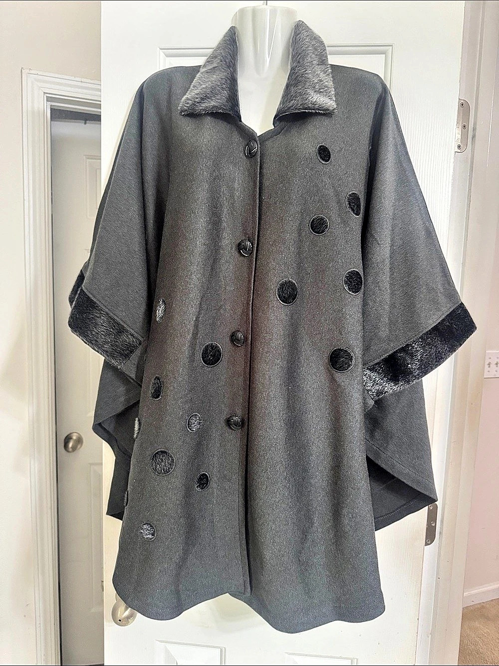 Uludag Triko Faux-Fur Trim Cape in Gray Size Large NWT